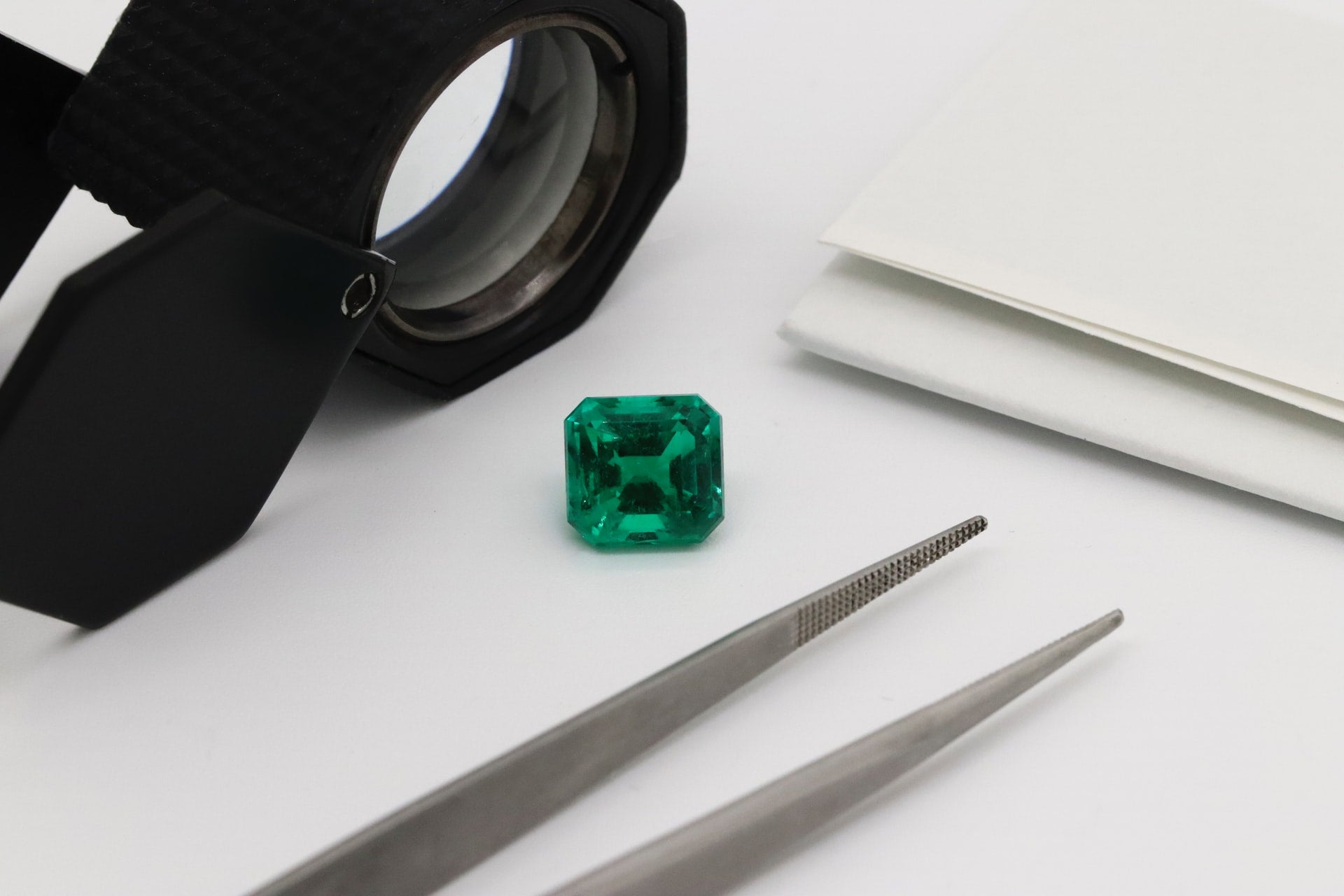 Benefits & Cleansing Emerald Crystal