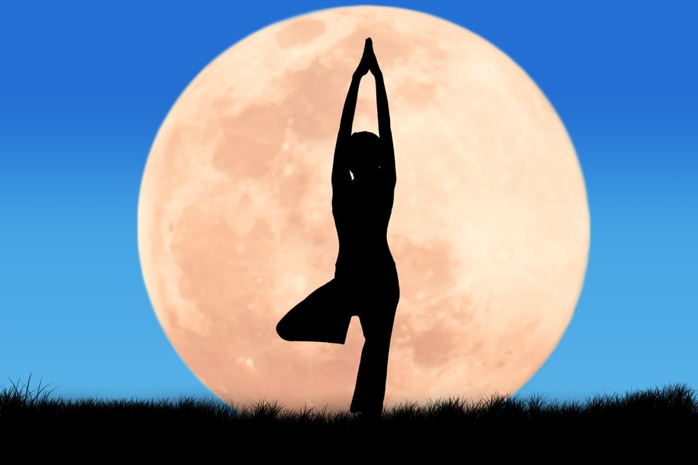 How to perform a full moon ritual with your crystals