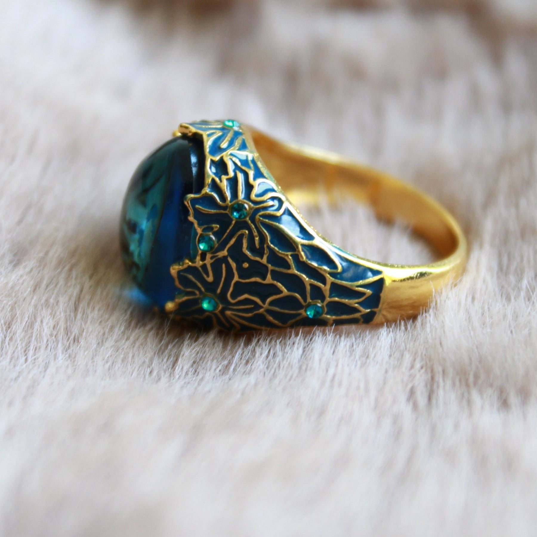 Elegant Sapphire Flower Ring