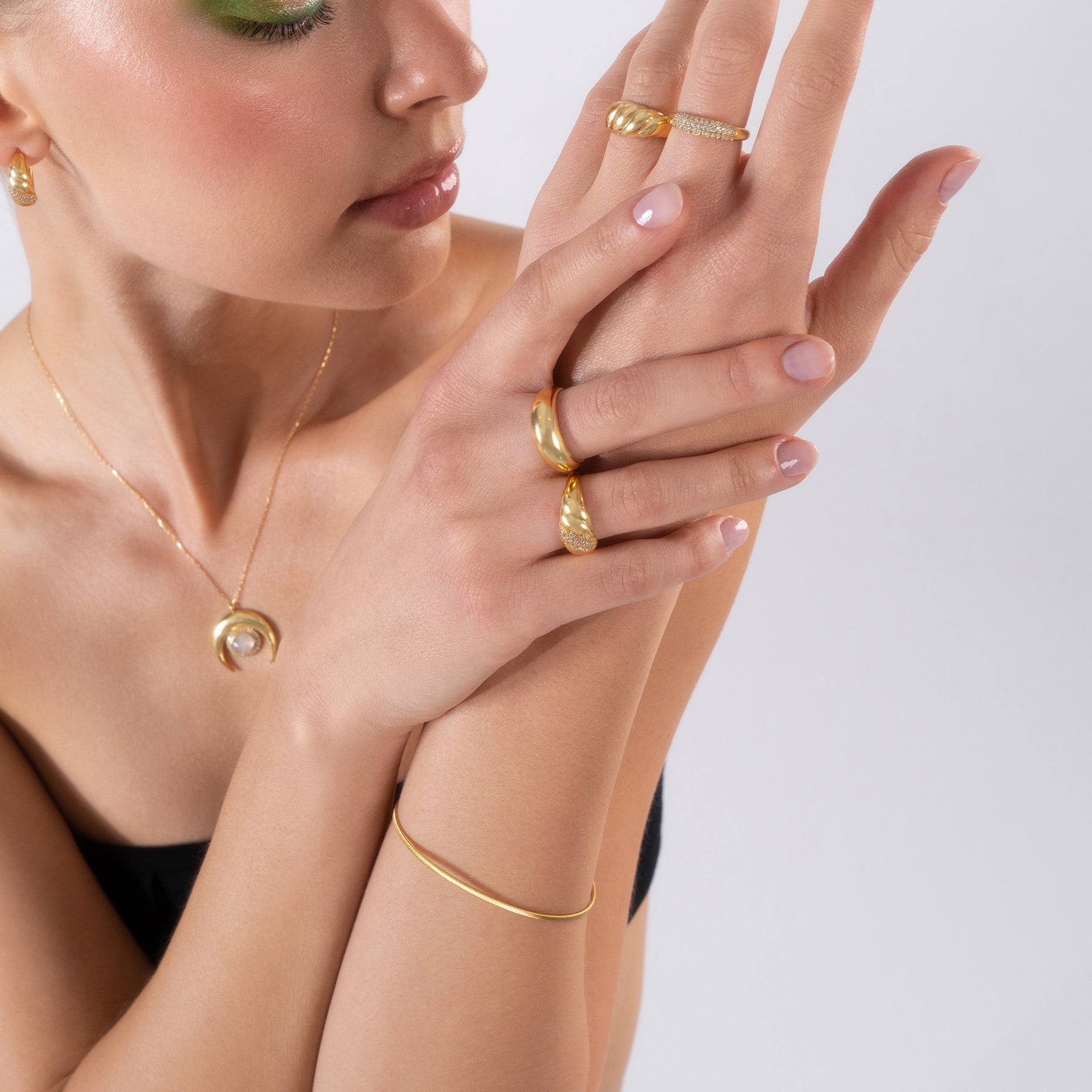 Croissant Zircon Gold Ring