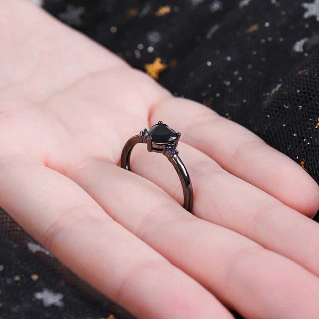 Vintage Heart Onyx & Blue Zirconia Ring - Rings - Pretland | Spiritual Crystals & Jewelry