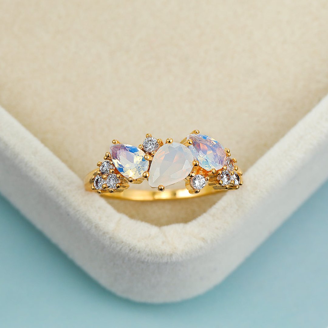 Enchanting Moonstone & Zirconia Ring - Rings - Pretland | Spiritual Crystals & Jewelry