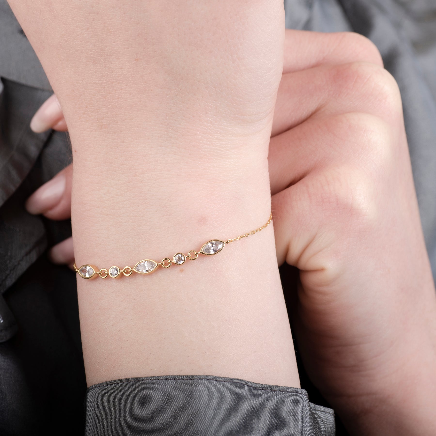 Vivian Clear Quartz 24K Gold Bracelet - Gold Vermeil Bracelets - Pretland | Spiritual Crystals & Jewelry