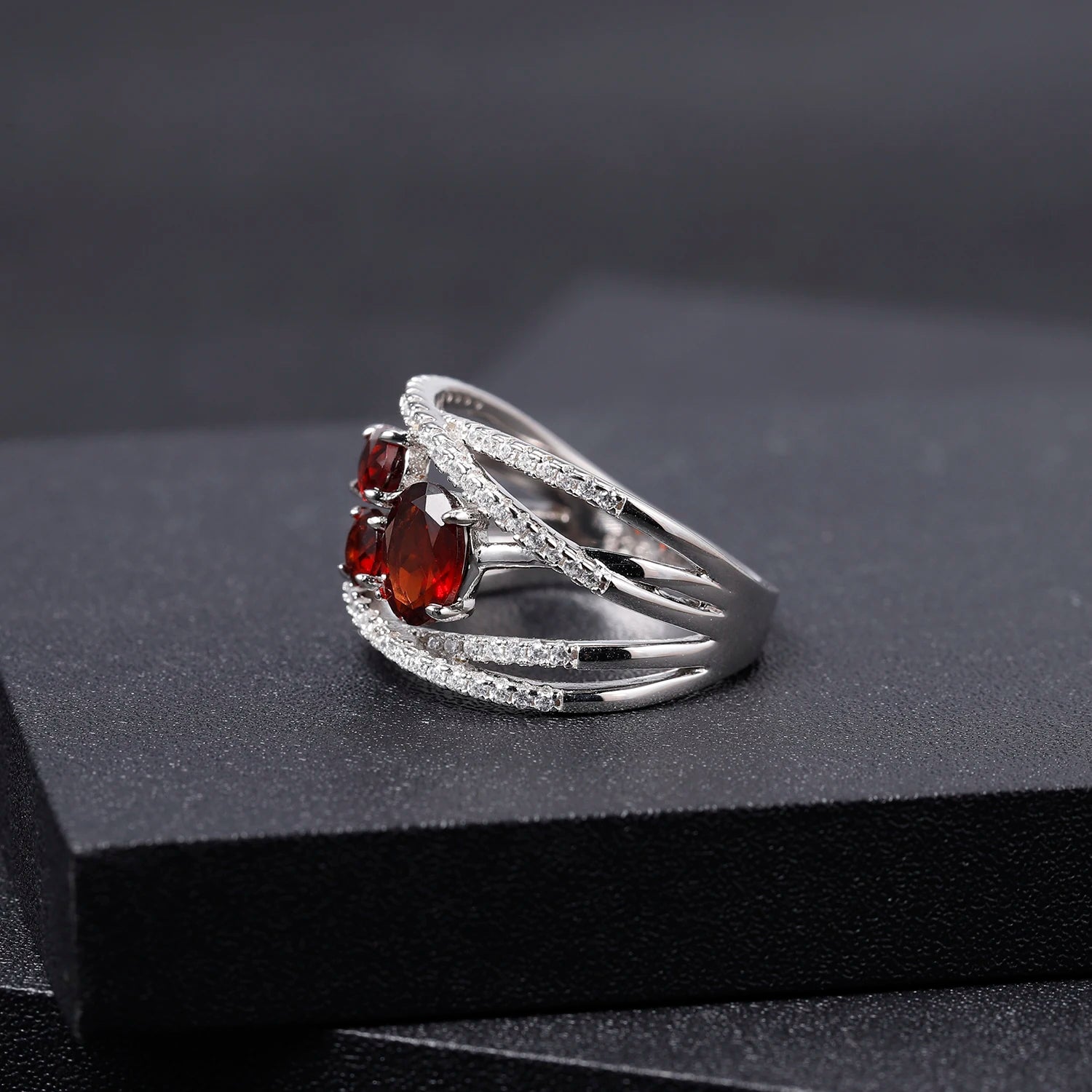 Chic 1.87 Carat Garnet 925 Sterling Silver Ring