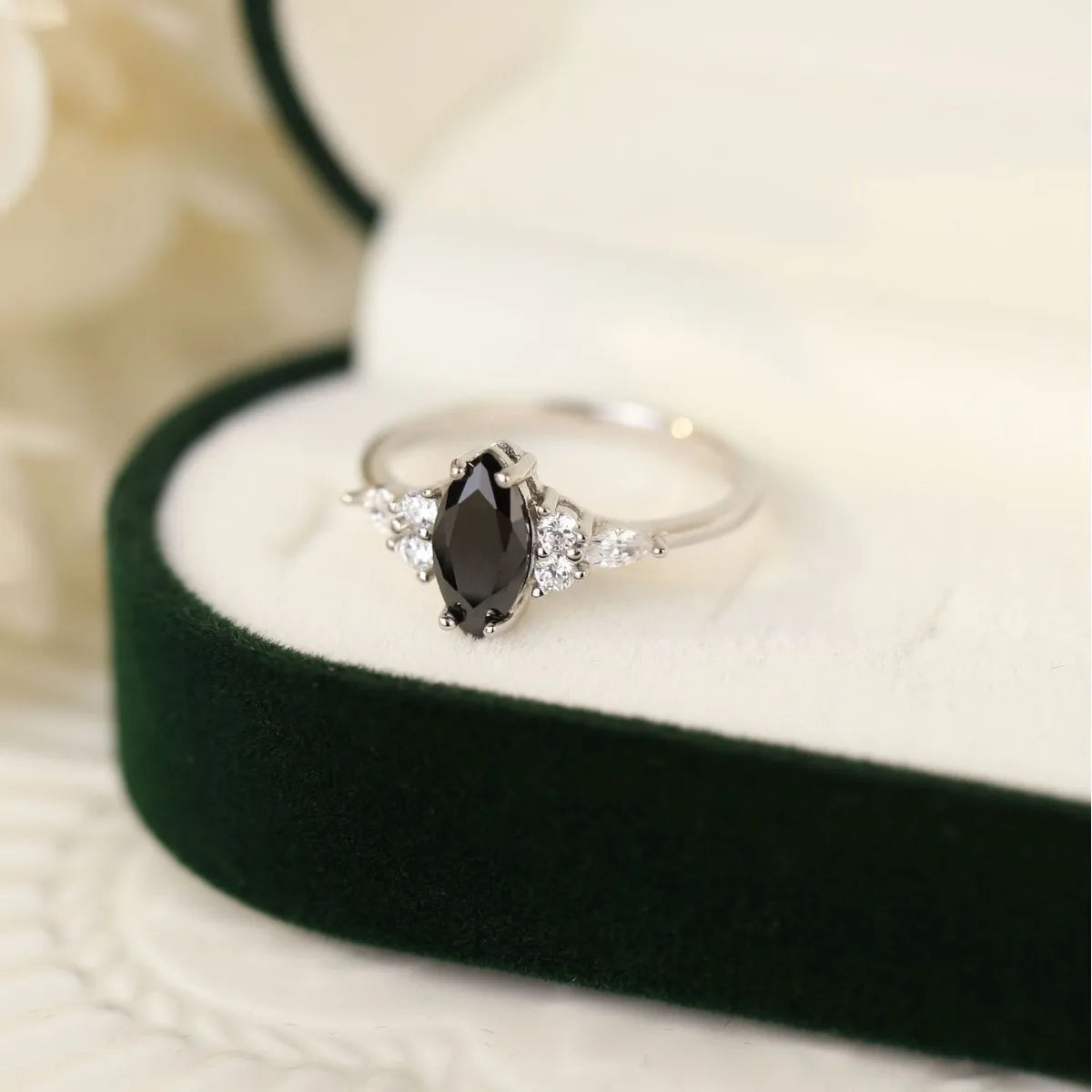 Chic Black Agate Silver Ring