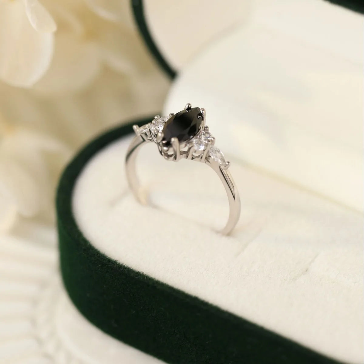 Chic Black Agate Silver Ring