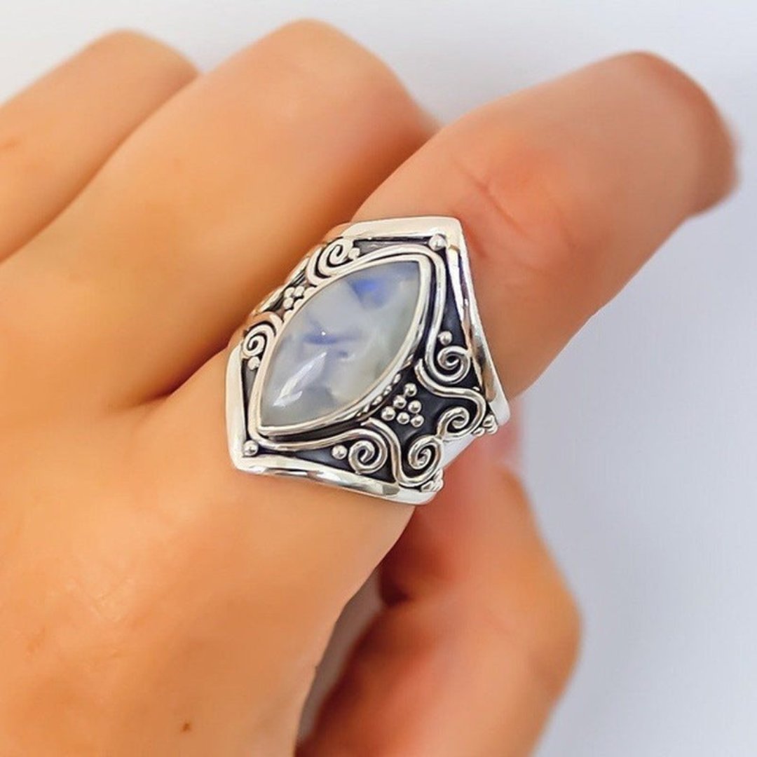 Vintage Moonstone Silver Ring - Rings - Pretland | Spiritual Crystals & Jewelry