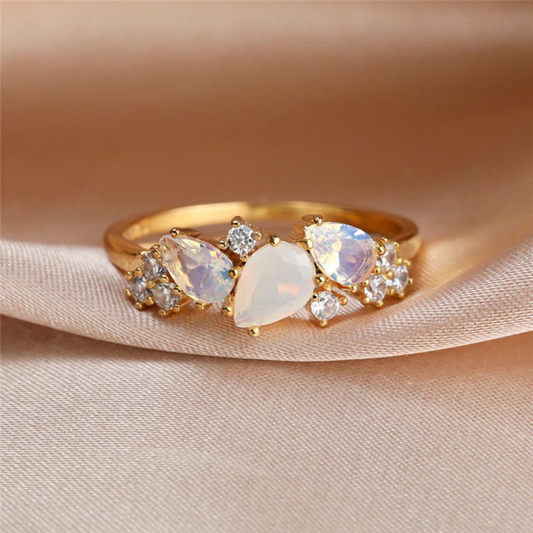 Enchanting Moonstone & Zirconia Ring - Rings - Pretland | Spiritual Crystals & Jewelry