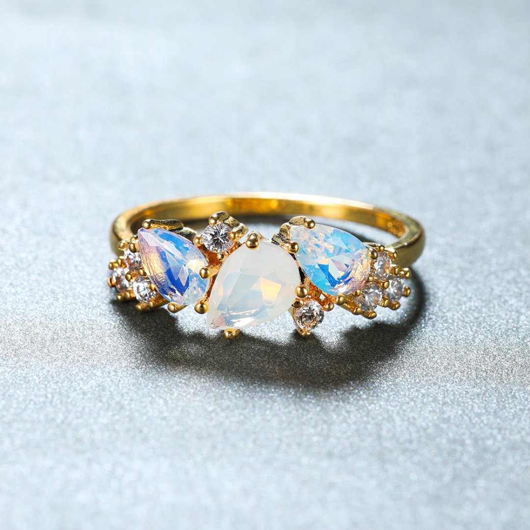Enchanting Moonstone & Zirconia Ring - Rings - Pretland | Spiritual Crystals & Jewelry