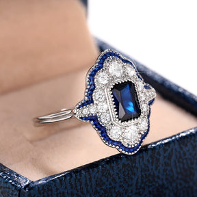 Vintage Chic Design Sapphire Ring